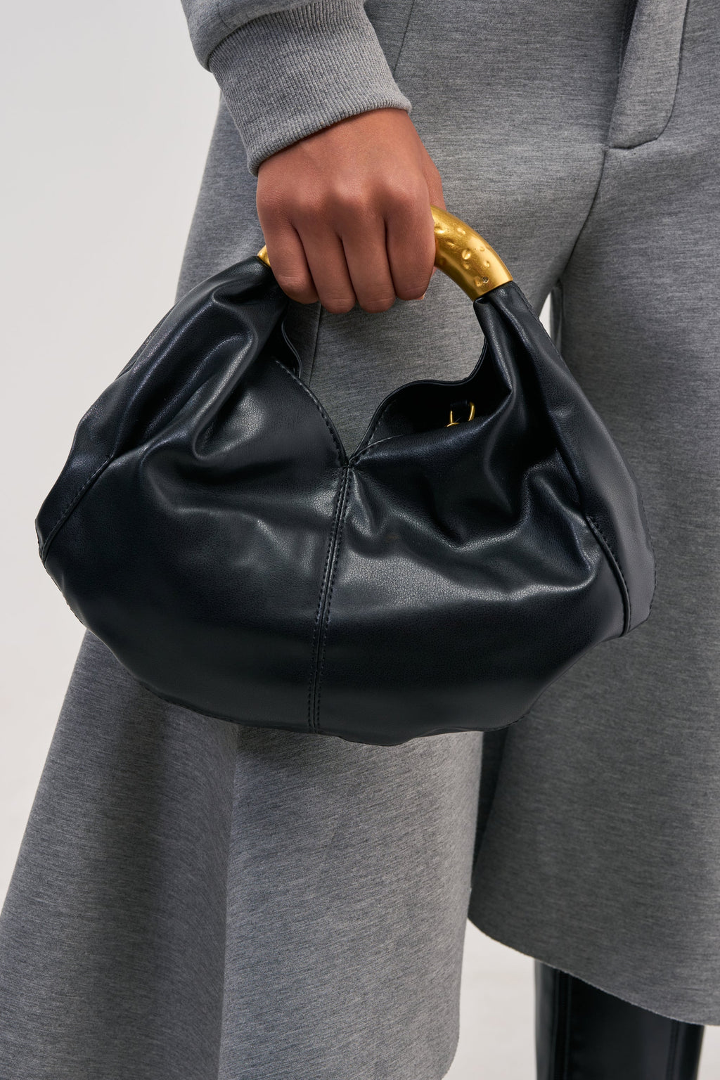 BADDIE PURSE